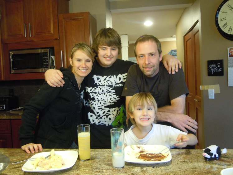 Edgar Hansen with his wife and children